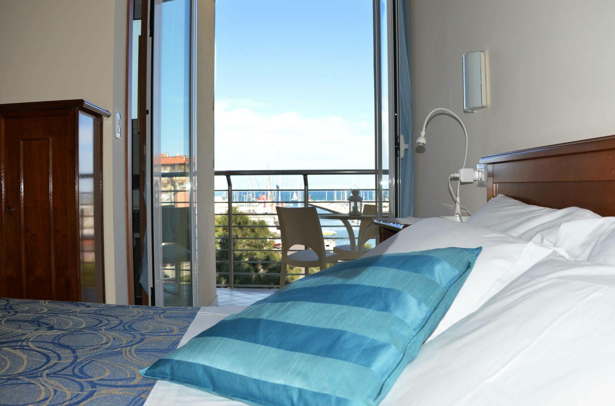 Hotel Franca Milano Marittima Exteriör bild