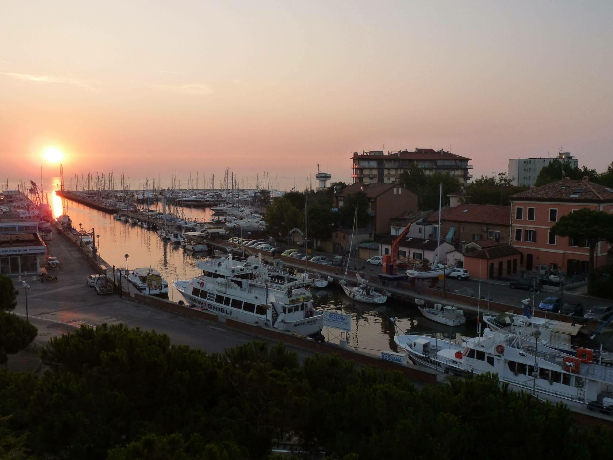 Hotel Franca Milano Marittima Exteriör bild